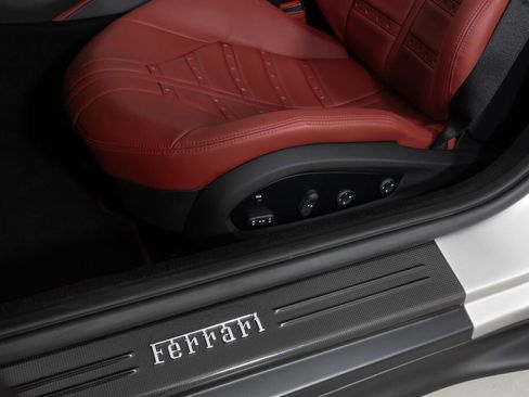 Used 2022 Ferrari 812 GTS image 30