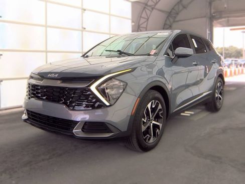 Used 2023 Kia Sportage EX FWD image 2