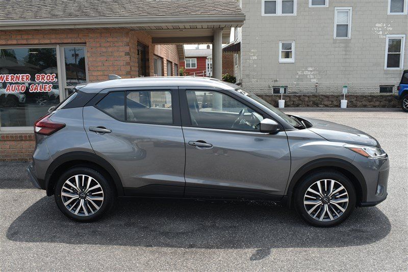 Used 2023 Nissan Kicks SV FWD image 2