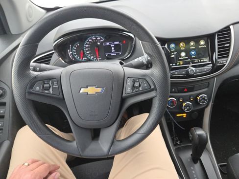 Used 2019 Chevrolet Trax LS w/ Tint and Cruise Package AWD/4WD image 12