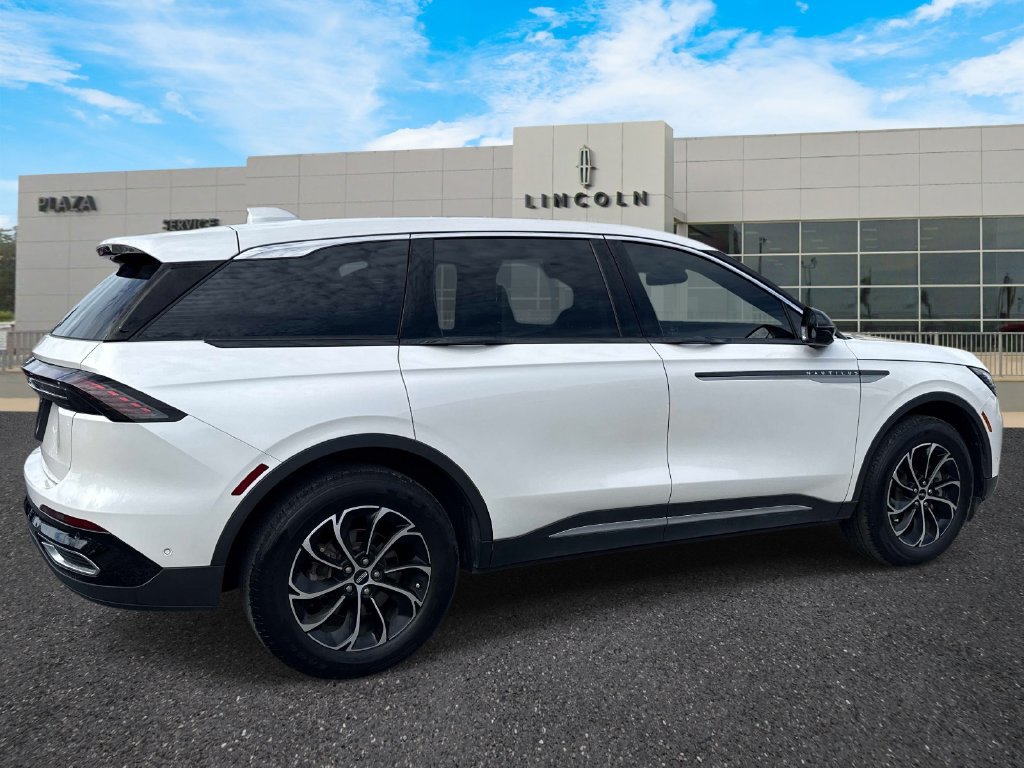 Used 2024 Lincoln Nautilus Premier AWD/4WD image 3