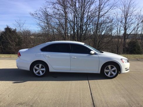 Used 2015 Volkswagen Passat 1.8T Limited Edition image 2