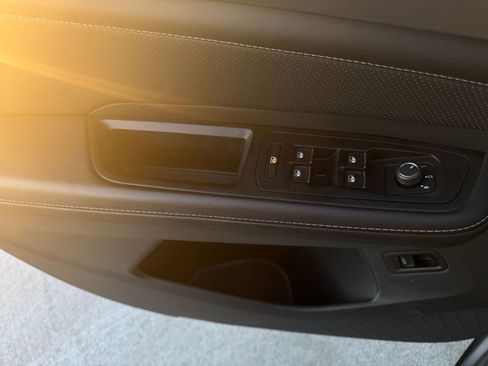 Used 2025 Volkswagen Atlas Cross Sport SE image 18