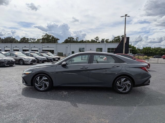 Used 2025 Hyundai Elantra Limited FWD image 6