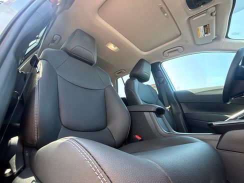 Used 2026 Toyota Corolla Cross XLE w/ Convenience Package FWD image 28