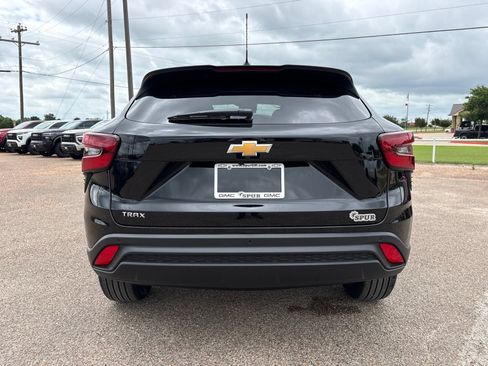 New 2026 Chevrolet Trax LS w/ LS Convenience Package FWD image 5
