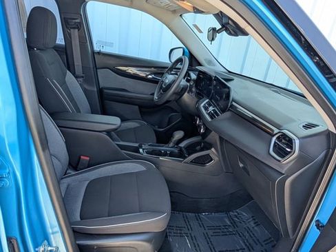 Used 2025 Chevrolet TrailBlazer LT AWD/4WD image 30