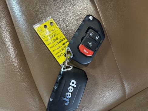 Used 2021 Jeep Wrangler Unlimited Sahara w/ Uconnect 4C Nav & Sound Group AWD/4WD image 26