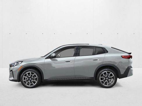 New 2026 BMW X2 xDrive28i AWD/4WD image 3