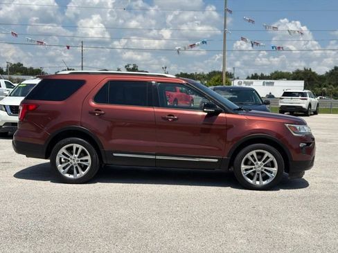 Used 2018 Ford Explorer XLT w/ Equipment Group 201A AWD/4WD image 2