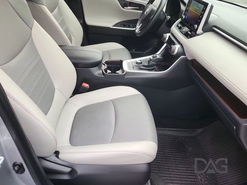 Used 2021 Toyota RAV4 Limited image 23