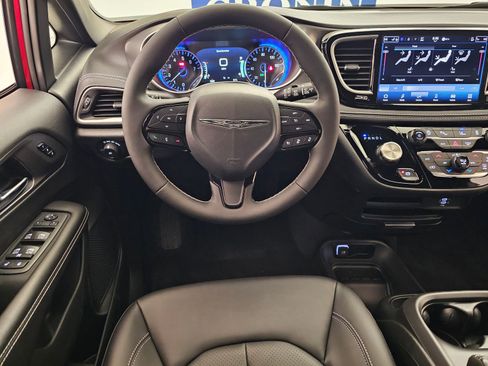 New 2026 Chrysler Pacifica Select image 14