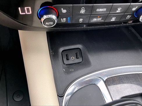 Used 2019 Buick Enclave Premium w/ Experience Buick Package AWD/4WD image 33