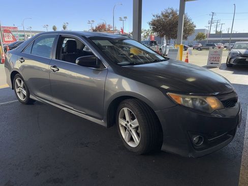 Used 2012 Toyota Camry SE image 5