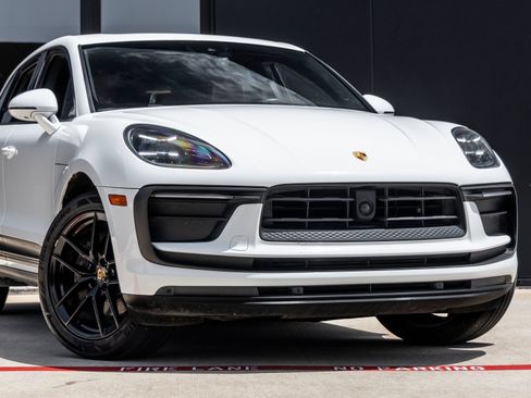 Certified 2023 Porsche Macan AWD/4WD image 10