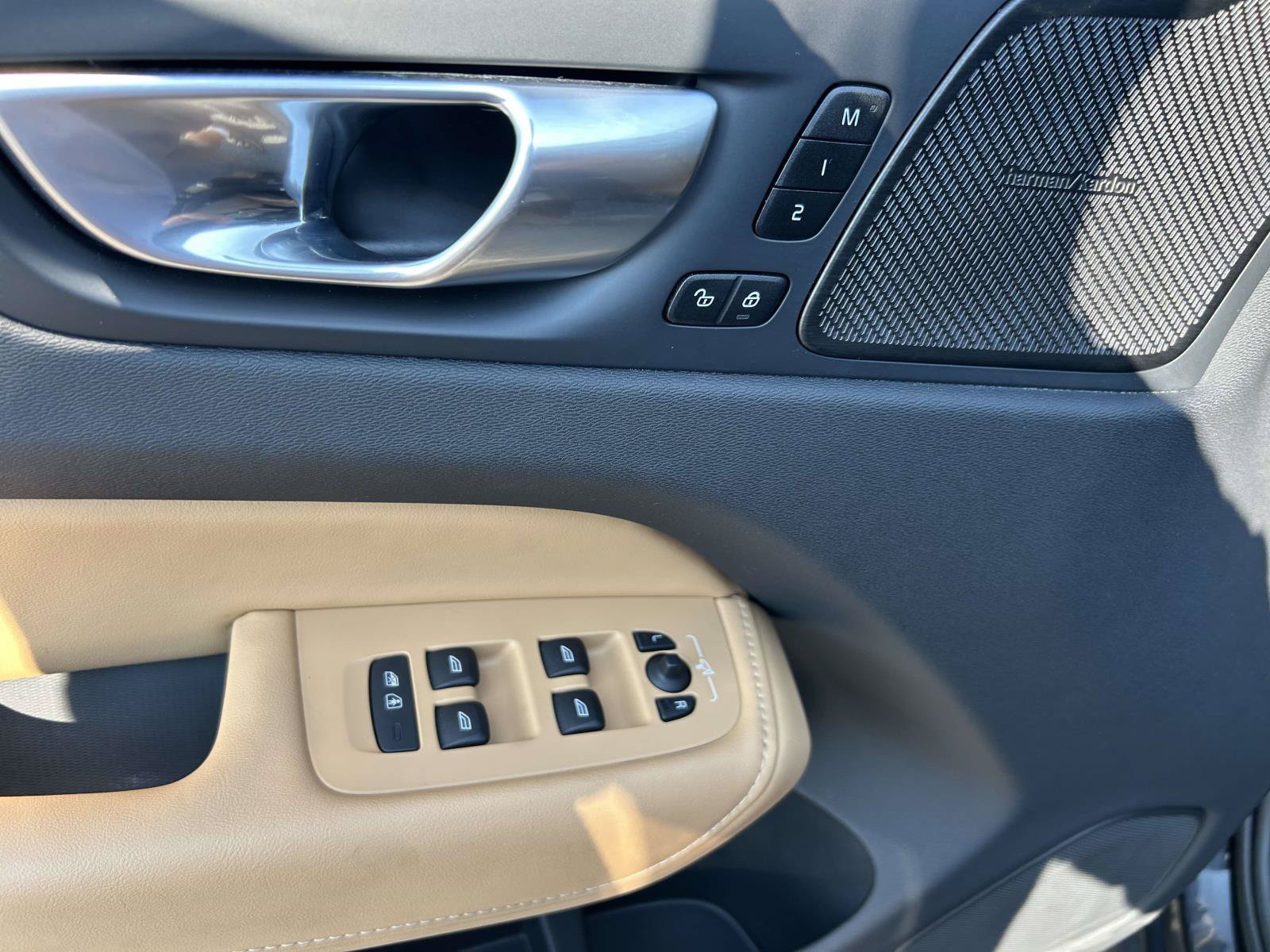 Certified 2024 Volvo XC60 B5 Ultimate w/ Protection Package Premier AWD/4WD image 20