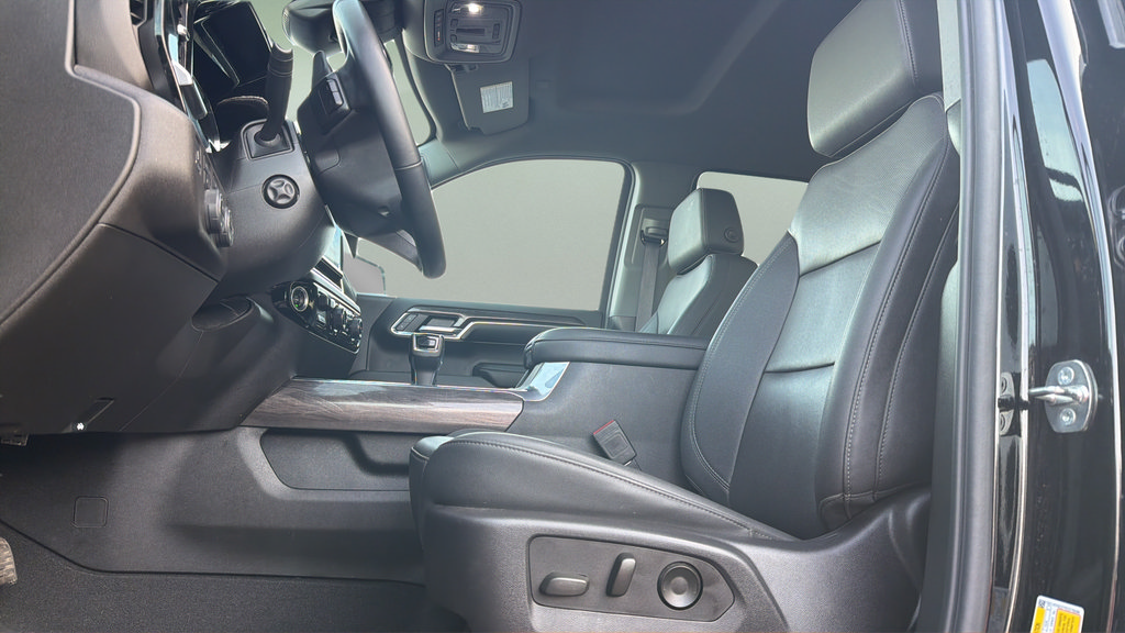 Used 2024 Chevrolet Silverado 1500 LTZ AWD/4WD image 22