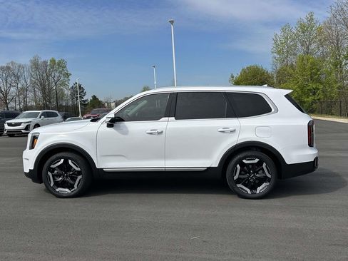 Used 2024 Kia Telluride EX w/ EX Captain's Chair Package image 24