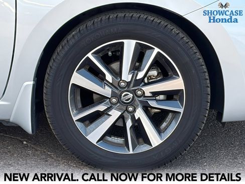 Used 2021 Nissan Versa SV FWD image 7