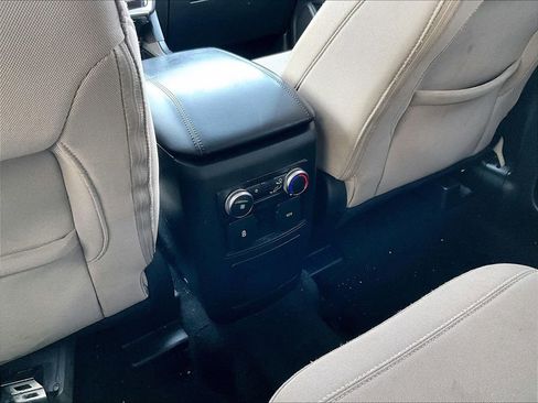 Used 2022 Ford Explorer XLT image 28