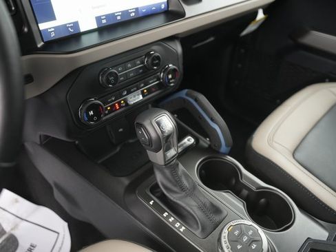 Used 2023 Ford Bronco Wildtrak image 27