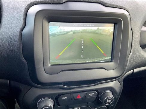 Used 2020 Jeep Renegade Latitude image 22