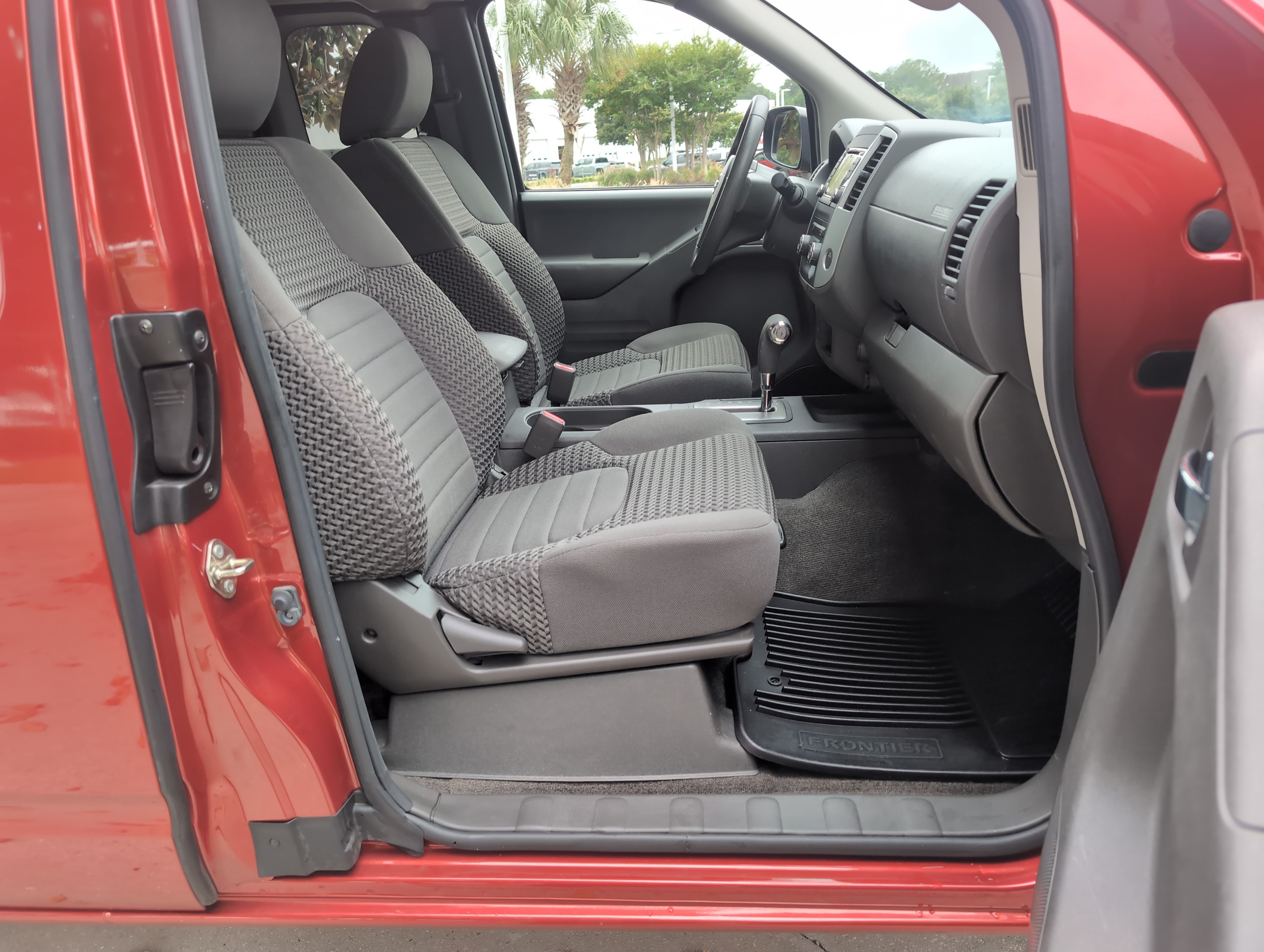 Used 2017 Nissan Frontier SV RWD image 30