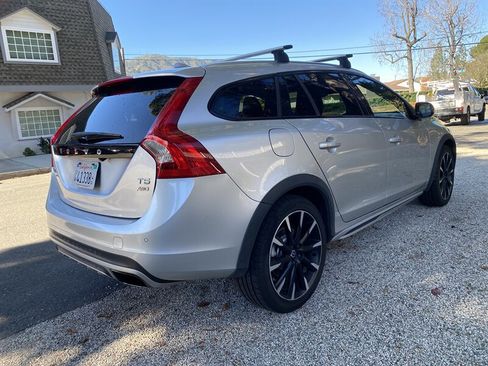 Used 2016 Volvo V60 T5 Cross Country Platinum image 5