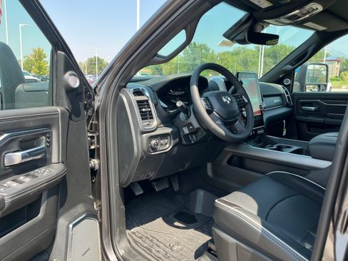 New 2026 RAM 3500 Laramie AWD/4WD image 10