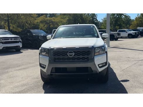 Used 2025 Nissan Frontier SV w/ SV Convenience Package RWD image 3