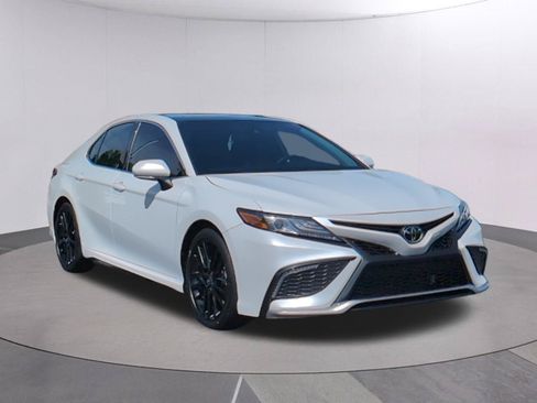 Used 2023 Toyota Camry XSE FWD image 9