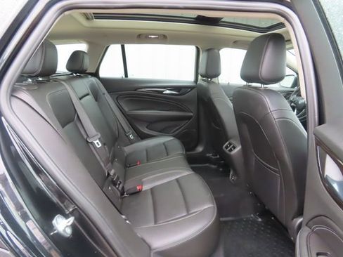 Used 2019 Buick Regal Essence w/ Driver Confidence Package I image 30