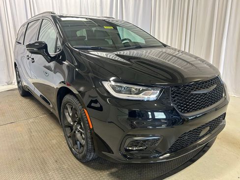 New 2026 Chrysler Pacifica Select image 24