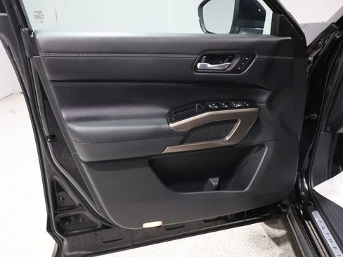 Used 2022 Nissan Pathfinder Platinum w/ Cargo Package image 10