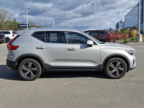 Certified 2025 Volvo XC40 B5 Core image 7