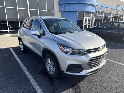 Used 2020 Chevrolet Trax LS w/ Tint and Cruise Package AWD/4WD image 7