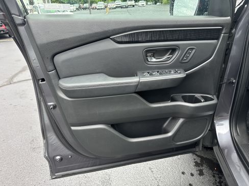 Used 2023 Honda Pilot Elite image 6