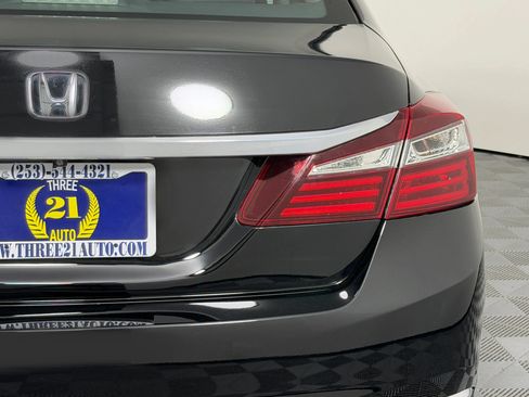 Used 2017 Honda Accord EX image 11