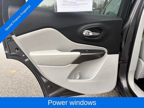 Used 2019 Jeep Cherokee Limited FWD image 28