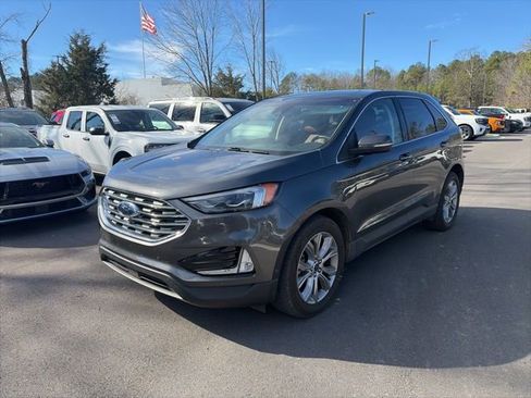 Used 2019 Ford Edge Titanium w/ Equipment Group 301A image 4