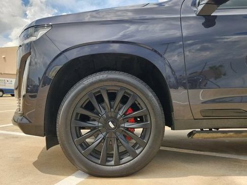 Used 2023 Cadillac Escalade Premium Luxury RWD image 8