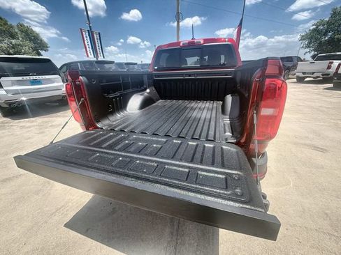 Used 2022 Chevrolet Colorado LT w/ LT Convenience Package AWD/4WD image 24