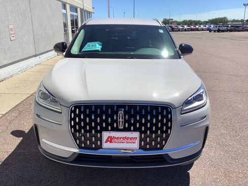 Used 2023 Lincoln Corsair Reserve AWD/4WD image 3