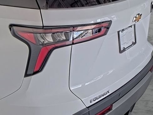 New 2027 Chevrolet Equinox LT w/ Convenience Package II FWD image 10