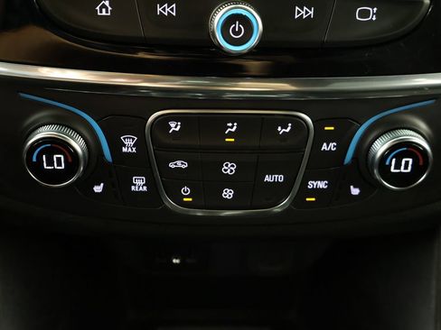 Used 2023 Chevrolet Traverse LT FWD image 54