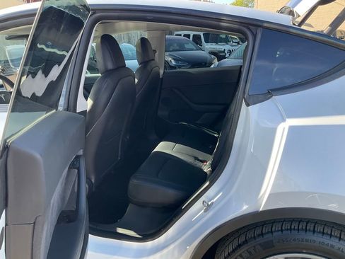 Used 2021 Tesla Model Y Long Range image 7