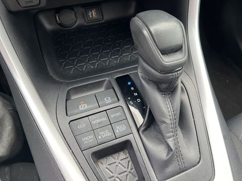 Used 2025 Toyota RAV4 XLE w/ Convenience Package image 24