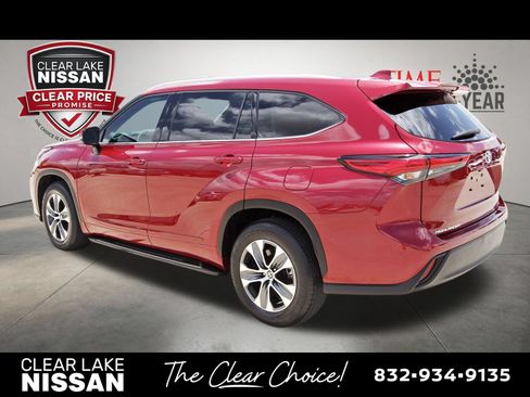 Used 2022 Toyota Highlander XLE FWD image 5