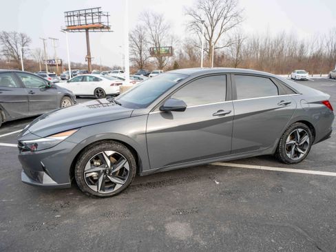 Used 2023 Hyundai Elantra Limited image 3