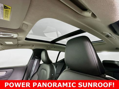 Used 2025 Volvo XC40 B5 Core AWD/4WD image 11